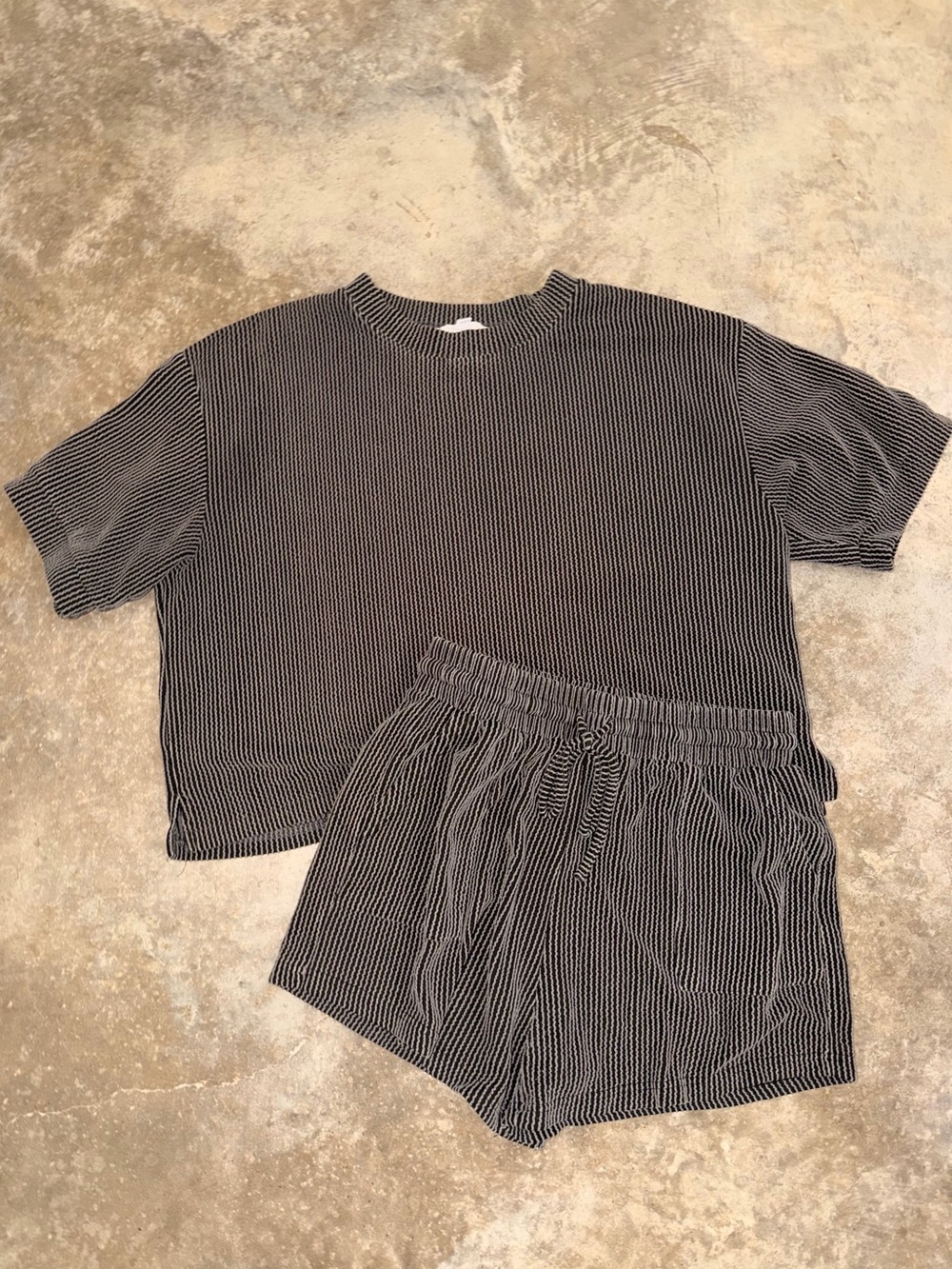 Sewn + Seen Textured Ribbed Lounge Set Top Shorts M October Mom Fall Fit Autumn